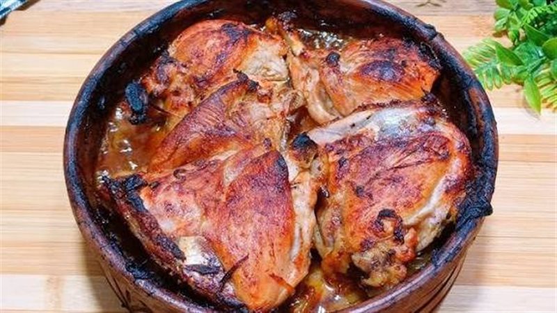 طاجن الفراخ بالبصل والصوص الأحمر 