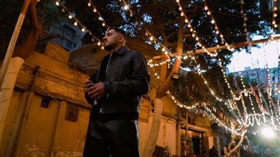 عصام النجار يحاكي بهجة الأفراح المصرية في كليب 