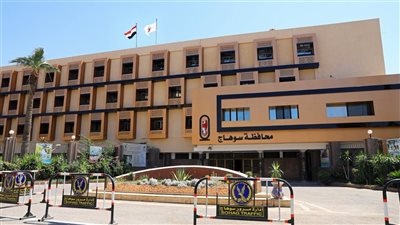 سكرتير عام سوهاج: يعقد اجتماعا لبحث إنهاء إجراءات طلبات تقنين الأراضى