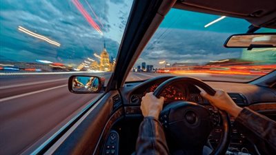 ماذا يحدث عند القيادة على سرعة 80-90 كم؟