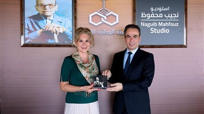 سفيرة المكسيك تزور ستوديو نجيب محفوظ بماسبيرو وتشيد بأم كلثوم
