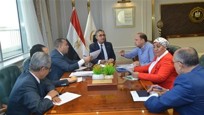 وزير التموين والتجارة الداخلية يلتقي بعدد م*ن أعضاء مجلسي النواب والشيوخ