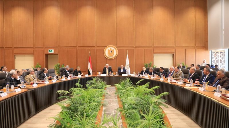 خلال الاجتماع 
