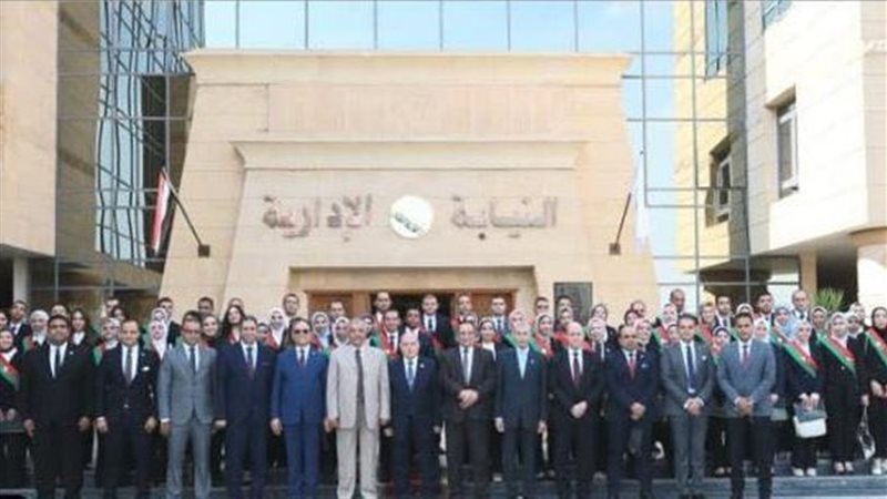 صورة تذاكارية لرئيس هيئة النيابة الإدارية مع الأعضاء الجدد