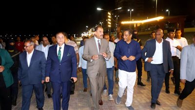 محافظ سوهاج يتفقد أعمال تطوير ممشى الكورنيش الشرقي ويشيد بسرعة الإنجاز