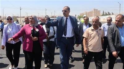  بطول 3.7 كيلو متر.. تواصل أعمال الرصف بمدخل الكوامل الغربي في سوهاج