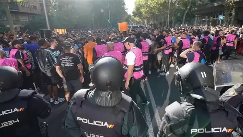 منع مشجع من دخول مباراة ريال مدريد بسبب علم فلسطين