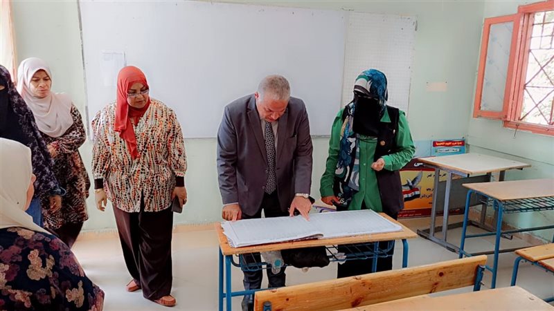 وكيل وزارة التعليم يتابع المدارس