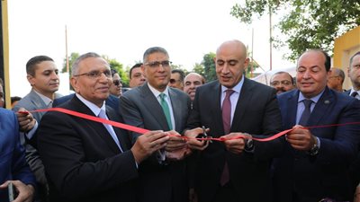 وزير التعليم ومحافظ الجيزة يفتتحان 3 مدارس جديدة