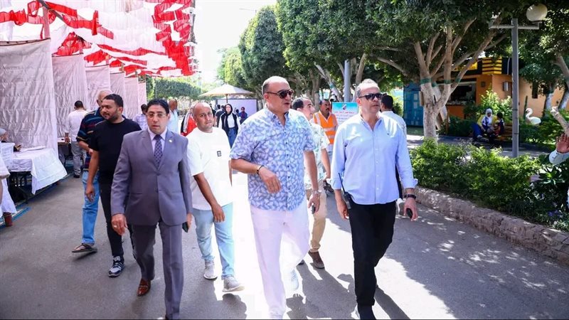 وكيل الشباب والرياضة ورئيس نادي الشمس يتفقدان الانتخابات 