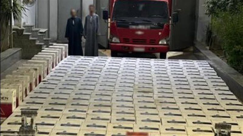 أمن أسيوط يضبط عاملين بحوزتهما أكثر من 107 ألف عبوة سجائر 