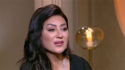   وفاء عامر باكية: والدة إبراهيم شيكا لم تزوره إلا عندما أرسلنا لها مصاريف الانتقالات