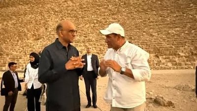 رئيس سنغافورة يزور المتحف المصري الكبير وأهرامات الجيزة