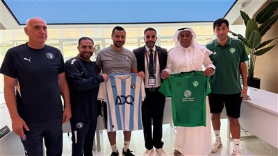 لقطات من تبادل مسؤولي بيراميدز والأهلي السعودي الهدايا التذكارية