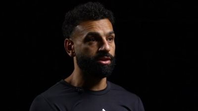 محمد صلاح يكشف سر لياقته في عمر الـ33: روتين صارم يبدأ بالصلاة وينتهي بالساونا