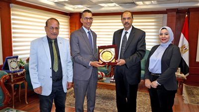محافظ سوهاج يستقبل رئيس قطاع الإعلام الداخلي بالهيئة العامة للاستعلامات
