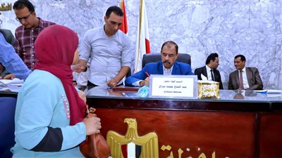 محافظ سوهاج يعقد اللقاء الجماهيري الأسبوعي للتواصل المباشر مع المواطنين