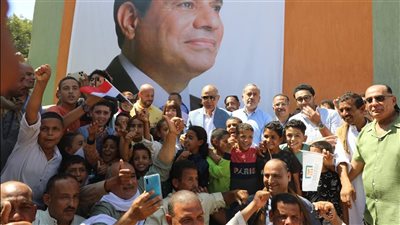 محافظ المنيا يسلم 45 منزلاً للأسر الأولى بالرعاية بقرية طرفا بسمالوط