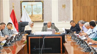 محافظ الوادي الجديد يتابع موقف ملفات التقنين والتصالح والمتغيرات المكانية