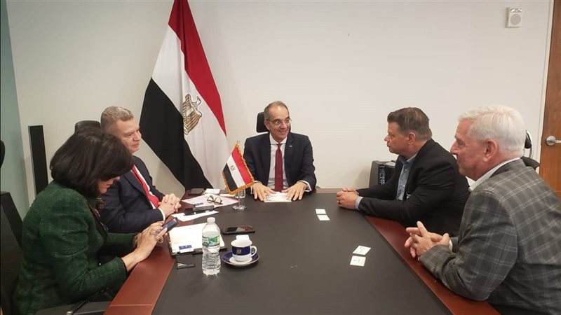 عمرو طلعت وزير الاتصالات 