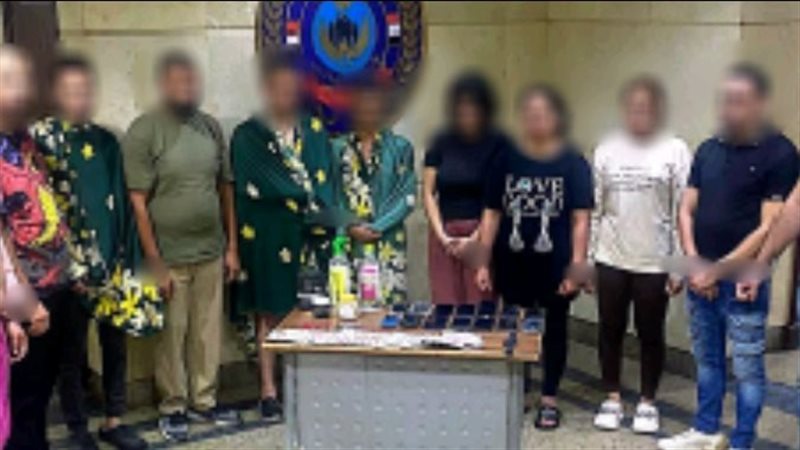 المتهمون عقب ضبطهم 