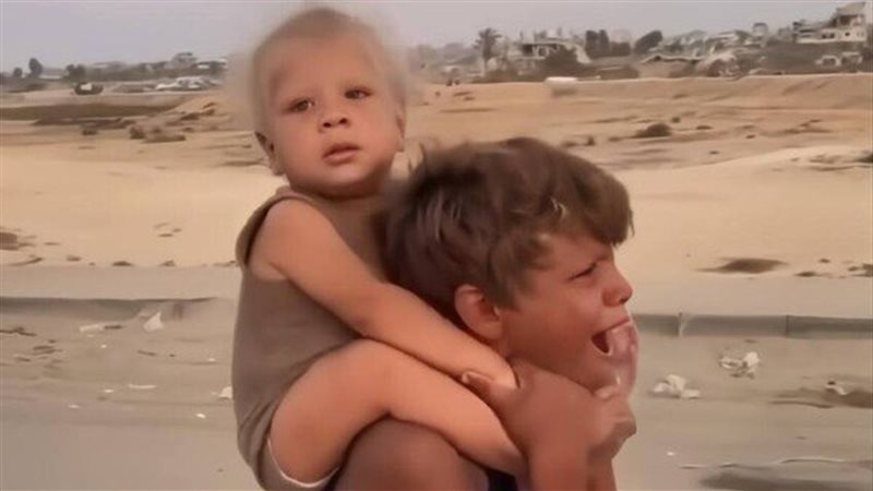 طفلي غزة النازحين