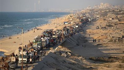 دوي انفجارات ومسيرات تلاحق أسطول المساعدات في طريقه إلى غزة