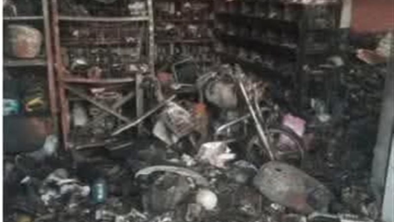 صور من موقع الحريق 