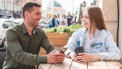 قبل الارتباط.. ما بين التعارف المنضبط والعلاقات المفتوحة.. أيهما يضمن استقرارك الأسري؟  