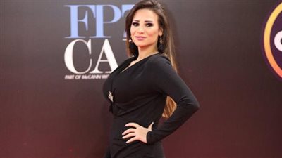 غادة طلعت في شخصية 