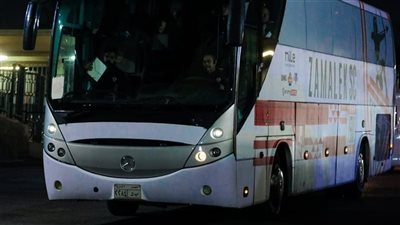 وصول حافلة فريق الزمالك استعدادا لمواجهة المصري بالكونفدرالية
