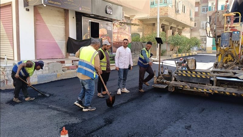 جانب من عمليات الرصف