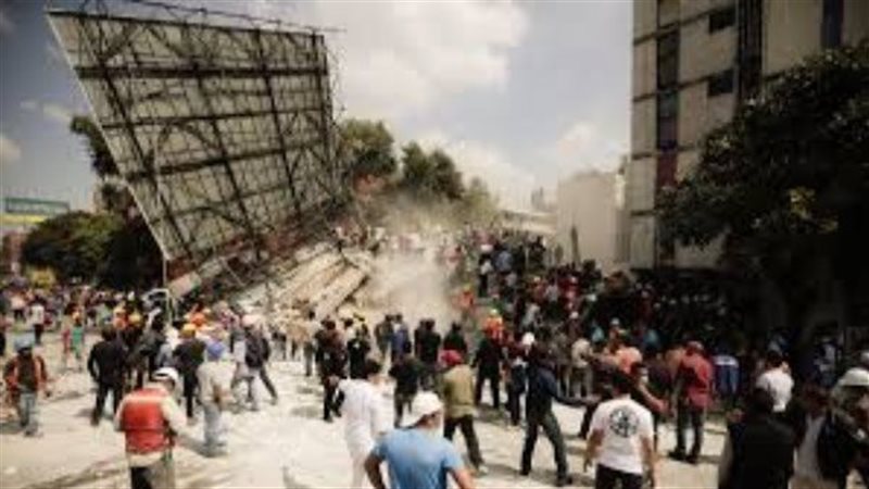 مصرع طالب وإصابة 98 جراء انهيار مدرسة بإندونيسيا