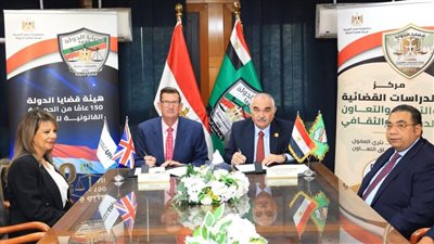 رئيس هيئة قضايا الدولة يوقع بروتوكول تعاون مشترك مع الجامعة البريطانية 