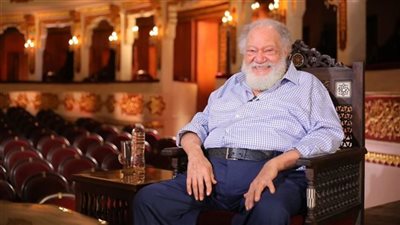 يحيى الفخراني: لطفي لبيب علامة بارزة في المسرح.. وقوة النص هي الأساس