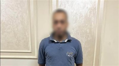 «مش معاه ترخيص».. فيديو متداول يوقع منادي سيارات بالعجوزة في قبضة الأمن