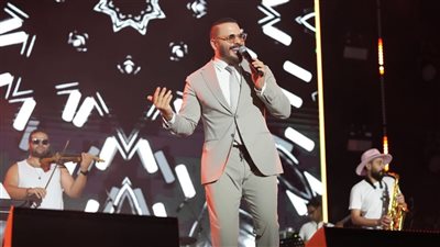 رامى عياش يشعل حفل جامعة الإسكندرية 