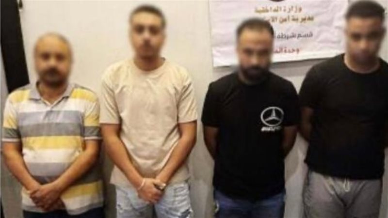 المتهمون عقب ضبطهم 