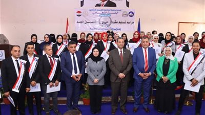 محافظ دمياط يسلم 315 عقدا للفائزين بمسابقة 