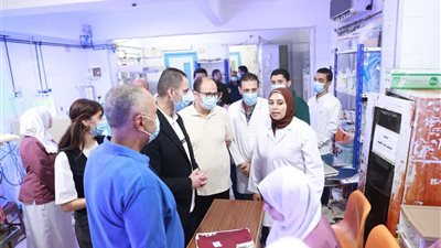 جولة ليلية مفاجئة لنائب وزير الصحة بمستشفى بسيون.. ويوجه بتوفير النواقص من الأدوية
