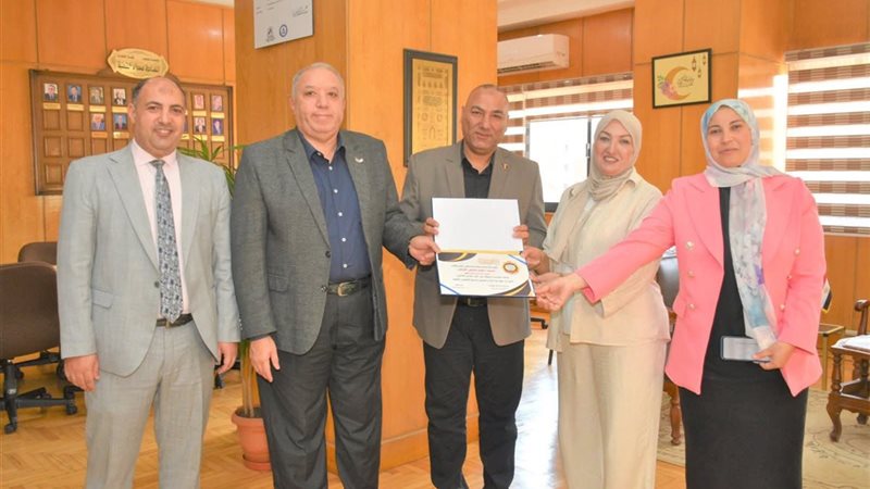 عميد كلية التجارة بجامعة طنطا 