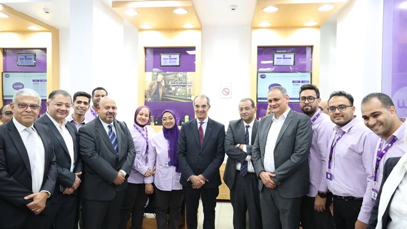 وزير الإتصالات خلال زيارته