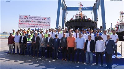 بقوة 90 طنا.. رئيس قناة السويس يشهد تدشين القاطرتين «عزم 3 و4»
