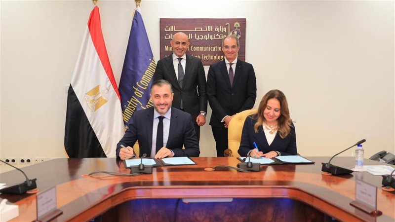 عمرو طلعت وزير الاتصالات وتكنولوجيا المعلومات 
