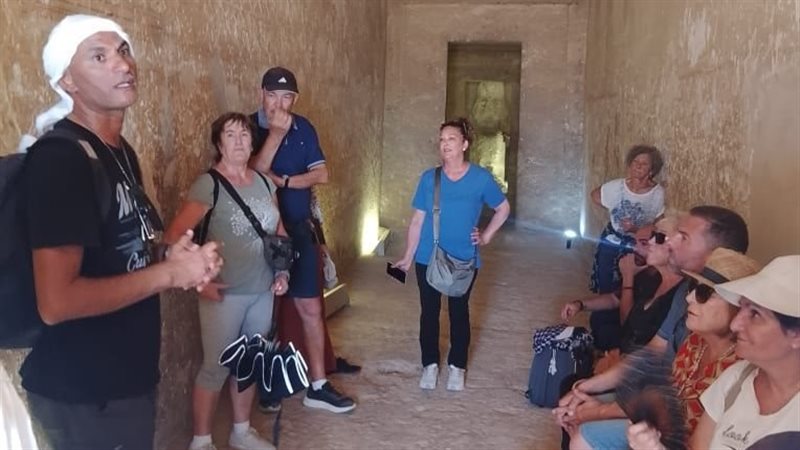 السياح الإسبان في تل العمارنة