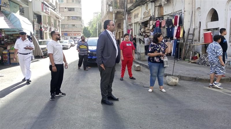 حملات مكثفة لإزالة الإشغالات والباعة الجائلين بمصر الجديدة