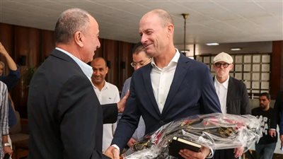 سوروب يفاجئ اللاعبين قبل مران اليوم بالنادي الأهلي 