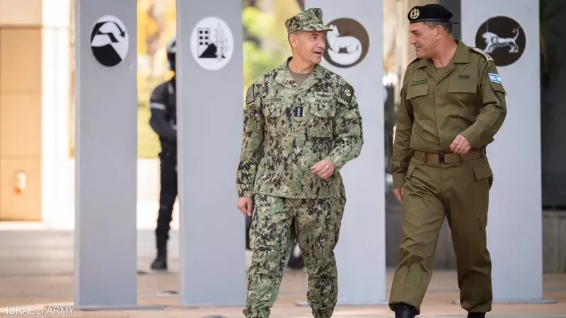 كوبر في إسرائيل مع رئيس الأركان الإسرائيلي إيال زامير