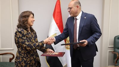 اتفاق بين العمل والجامعة الصينية لدعم تنمية الموارد البشرية وتفعيل التعاون الأكاديمي