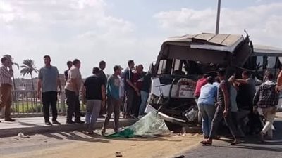 إصابة 5 أشخاص في تصادم أتوبيس بسيارة نقل أعلى كوبري فارسكور بدمياط